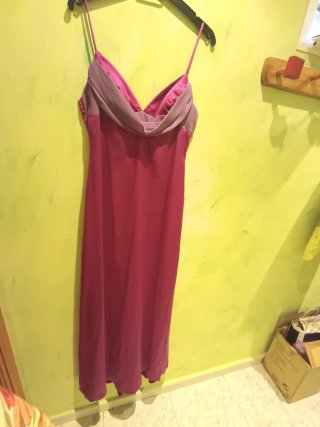 Vestido fiesta morado tirantes drapeado