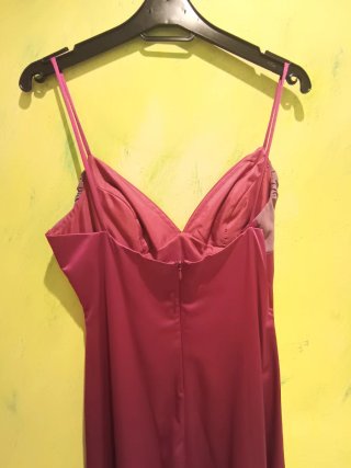Vestido fiesta morado tirantes drapeado