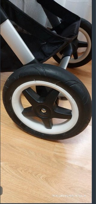 Carrito de paseo y cuco bebé