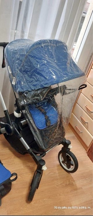 Carrito de paseo y cuco bebé