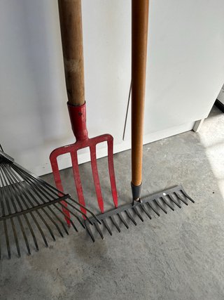 Attrezzi da Giardino: Setaccio, Forca e Zappa