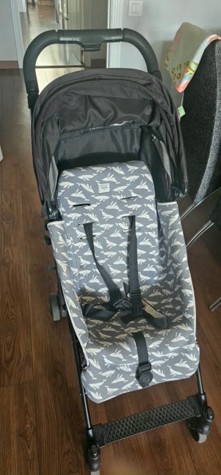 Cochecito de bebé con funda impermeable