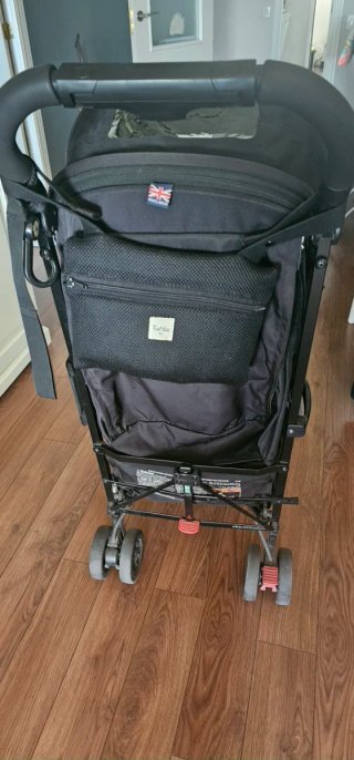 Cochecito de bebé con funda impermeable