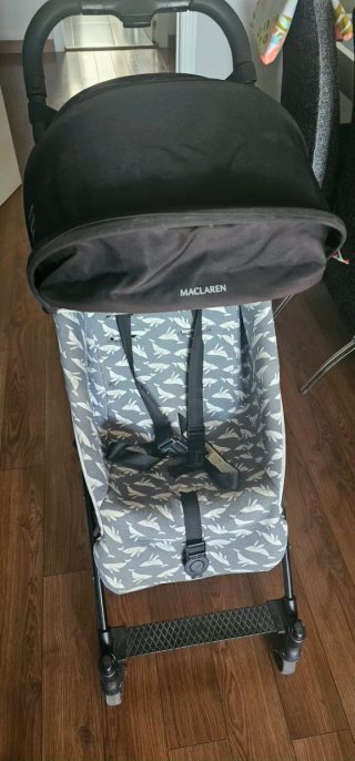 Cochecito de bebé con funda impermeable