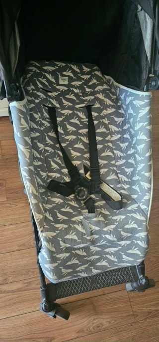 Cochecito de bebé con funda impermeable