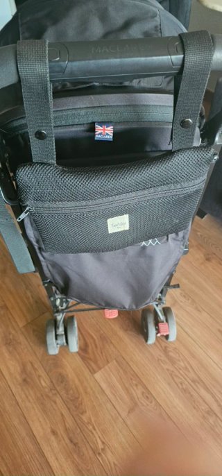 Cochecito de bebé con funda impermeable