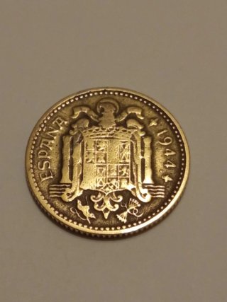 3 monedas de 1 Peseta española, acuñada en 1944.