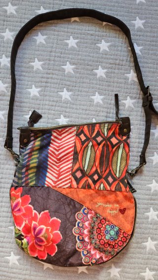 Bolso desigual estampado multicolor dos tamaños