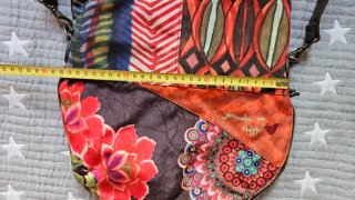 Bolso desigual estampado multicolor dos tamaños