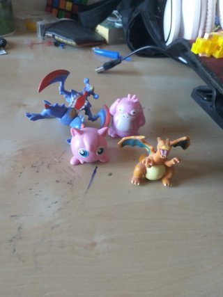 Lote 4 figuras Pokémon no oficiales