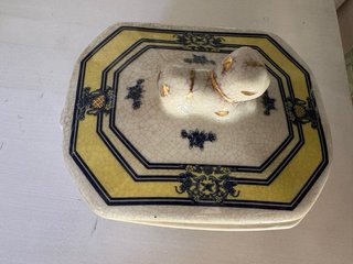 Lote de due pezzi antichi di ceramica crepata