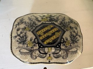 Lote de due pezzi antichi di ceramica crepata