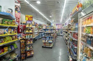 Traspaso de supermercado en zona Sant Antoni