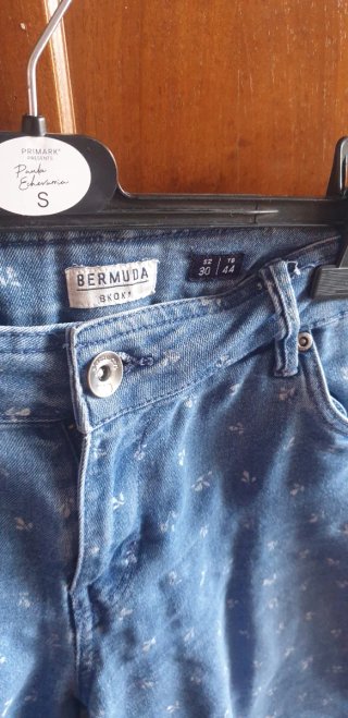 Bermuda jeans fantasia a vita bassa.