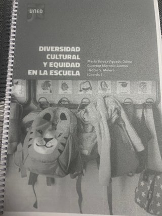 Libros nuevos con apuntes 1 año grado E.I. UNED
