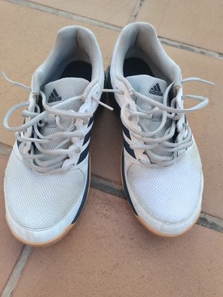 Zapatillas Adidas Bádminton Blancas y Azules
