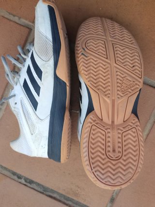 Zapatillas Adidas Bádminton Blancas y Azules
