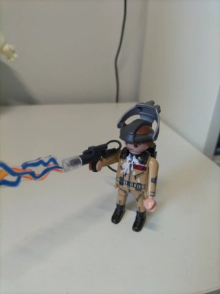 Figura Stay Puft Cazafantasmas con un cazafantasma