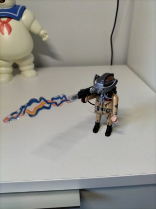 Figura Stay Puft Cazafantasmas con un cazafantasma