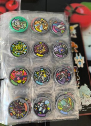 Yo-Kai Watch Juguetes, Álbum, medallas