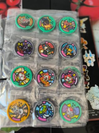Yo-Kai Watch Juguetes, Álbum, medallas