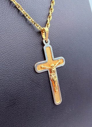 COLGANTE CRUZ BICOLOR ORO 18K. Peso: 1.38g.