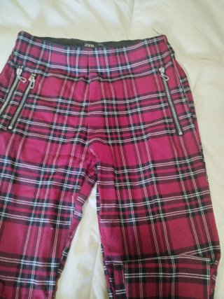 Pantalón Zara cuadros granates Talla S