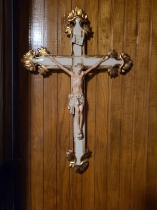 Cruz de porcelana con figura de Jesús