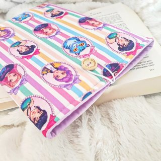 Funda para libros huntrix