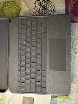Logitech combo touch ipad pro 13 5ta gen