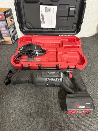 Sierra de sable Parkside 20V + Batería y cargador