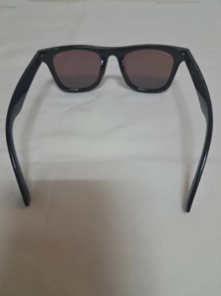 Gafas de sol negras y azules