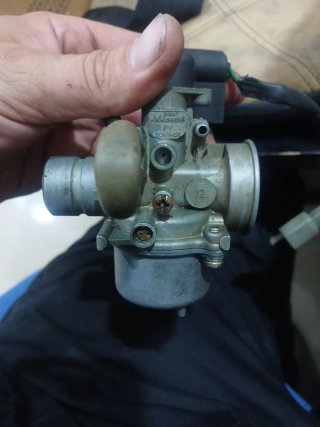 Carburadores y piezas de moto
