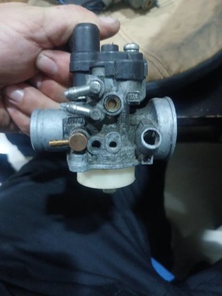 Carburadores y piezas de moto