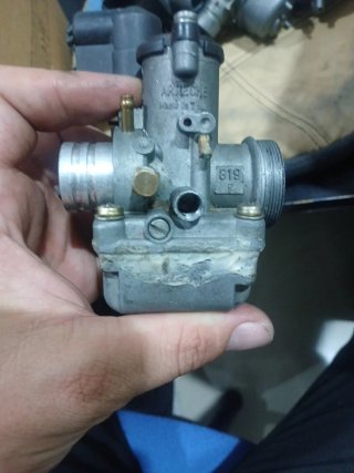 Carburadores y piezas de moto