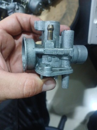 Carburadores y piezas de moto