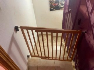 Barandillas Escalera Bebé Madera hay dos iguales