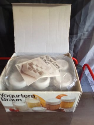 Yogurtera Braun Vintage YG1 y set de Vasos Crista