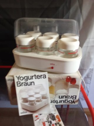 Yogurtera Braun Vintage YG1 y set de Vasos Crista
