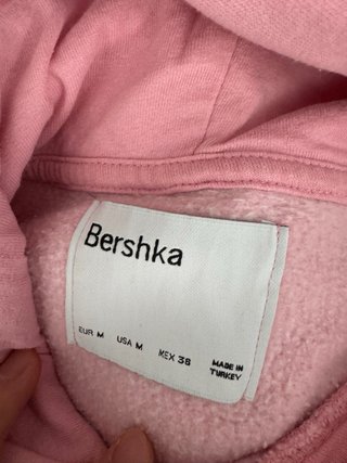 Sudadera Bershka rosa anime
