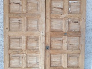 Puerta antigua madera castellana cuarterones