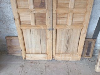 Puerta antigua madera castellana cuarterones