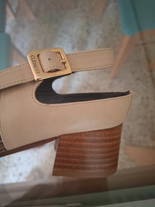 Sandalias Clement Beige y Marrón.