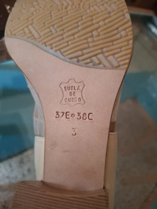 Sandalias Clement Beige y Marrón.