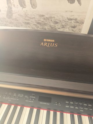 Piano Yamaha Arius YDP-181 Negro + Silla
