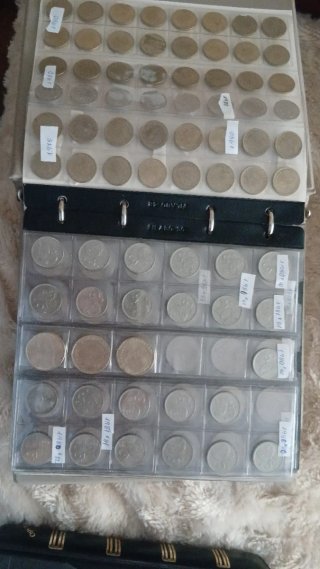 Colección de monedas en álbum