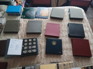 Colección de monedas en álbum