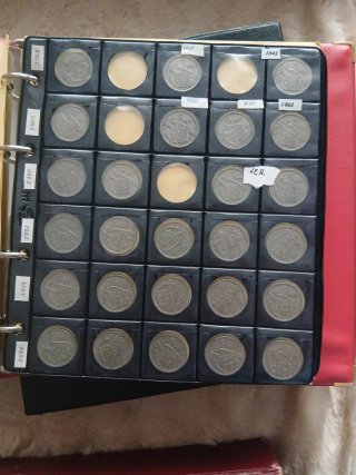 Colección de monedas en álbum