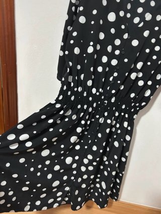 Vestido de lunares negro y blanco