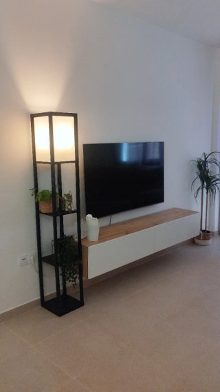 Mueble TV y Lámpara Conforama